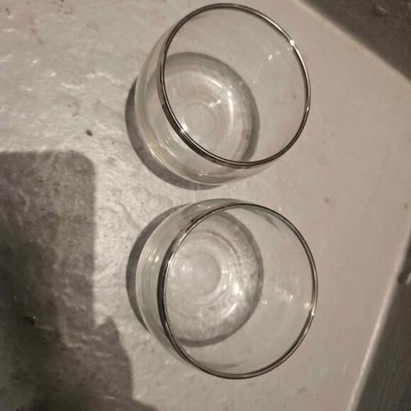 Set of 2 Dorothy Thorpe Thin Silver Band Roly Poly Glasses - Picture 5 of 5